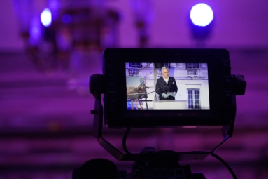 Ekran kamery pokazuje salę