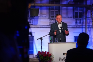 Mężczyzna przemawia