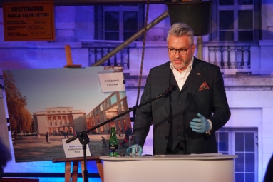 Dyrektor filharmonii przemawia