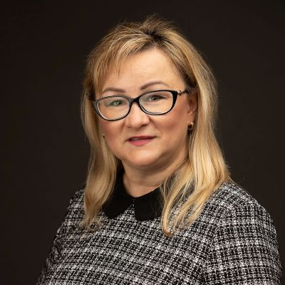 Beata Klimczak zdjęcie kobiety w średnim wieku w okularach i blond włosach