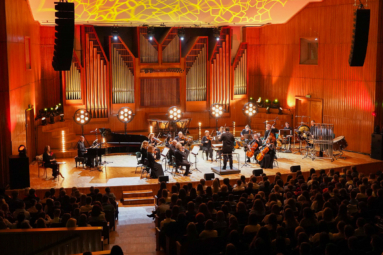 zdjęcie Orkiestry Kameralnej Capelli Bydgostiensis i bydgoskiej publiczności w sali koncertowej FP
