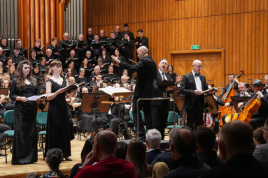 zdjęcie śpiewaków solistów na estradzieF FP